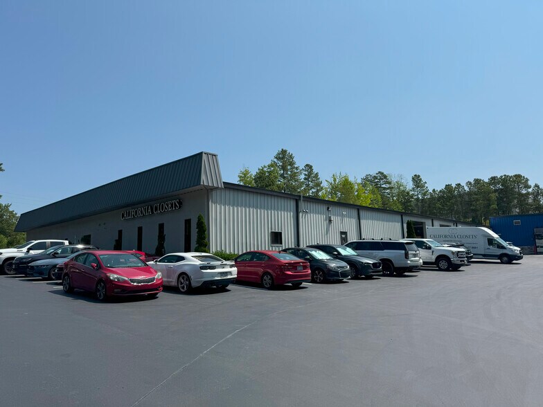 8900 Midway West Rd, Raleigh, NC à louer - Photo de l’immeuble – Image 3 sur 4