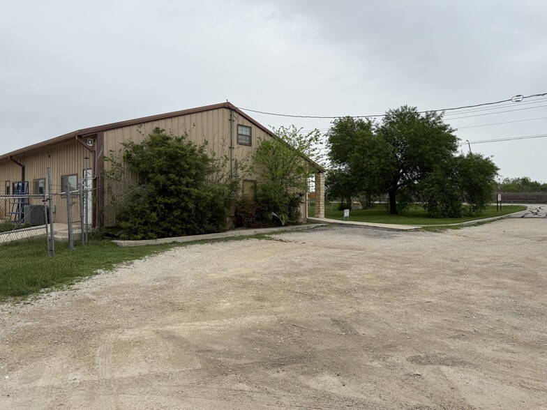 170-200 Bunton Creek Rd, Kyle, TX à louer - Photo de l’immeuble – Image 3 sur 13