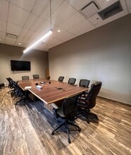 6340-6356 Roper Rd NW, Edmonton, AB à louer Photo intérieure– Image 1 sur 3