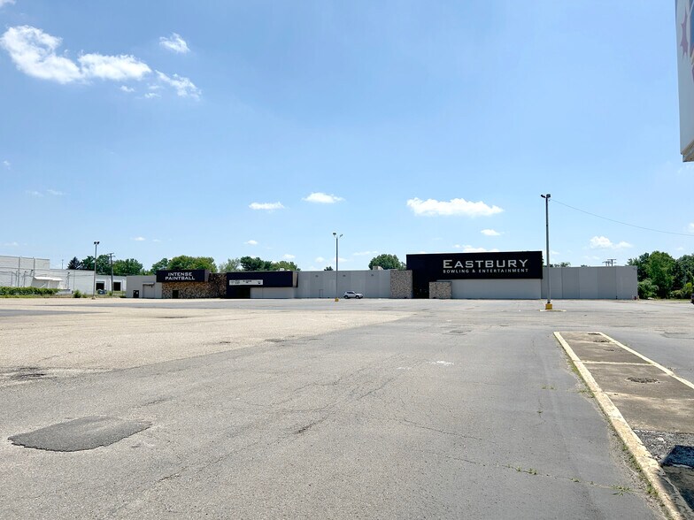 3000 Atlantic Blvd NE, Canton, OH à vendre - Photo de l’immeuble – Image 1 sur 10