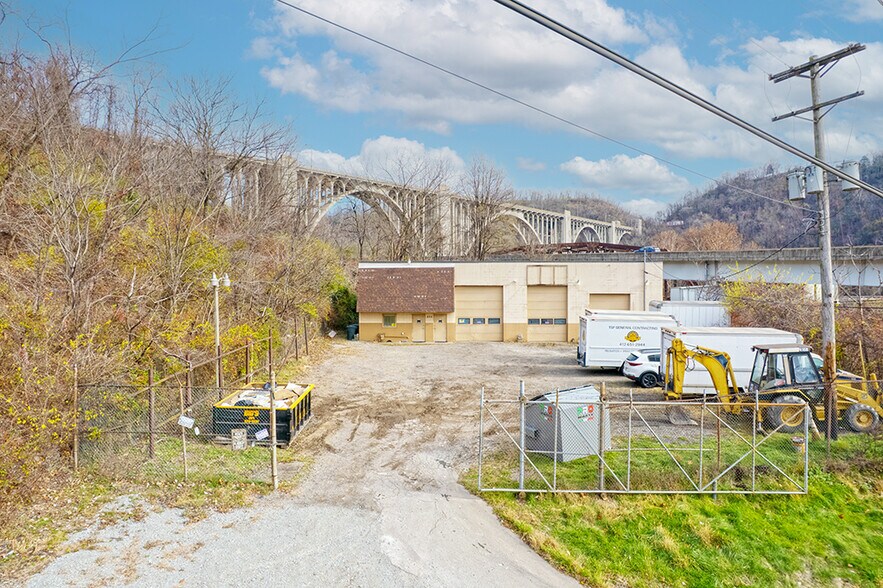 204 Main St, East Pittsburgh, PA à vendre - Photo de l’immeuble – Image 3 sur 51