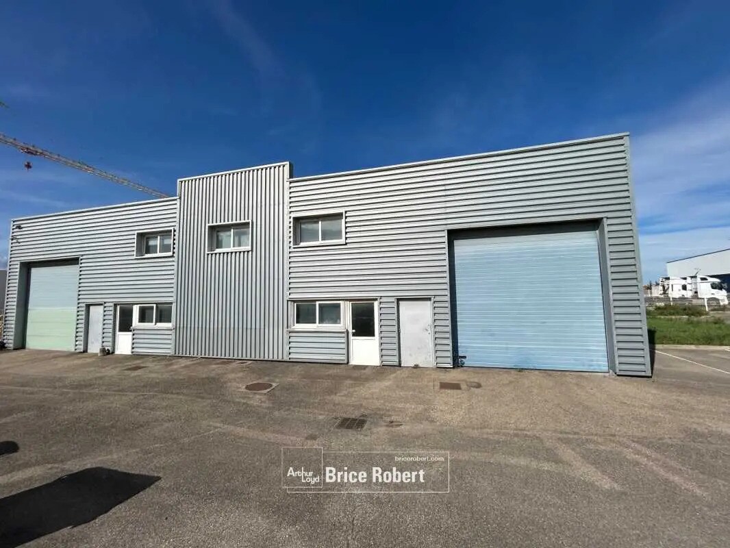 Bureau dans Saint-Pierre-de-Chandieu à louer Photo de l’immeuble– Image 1 sur 6