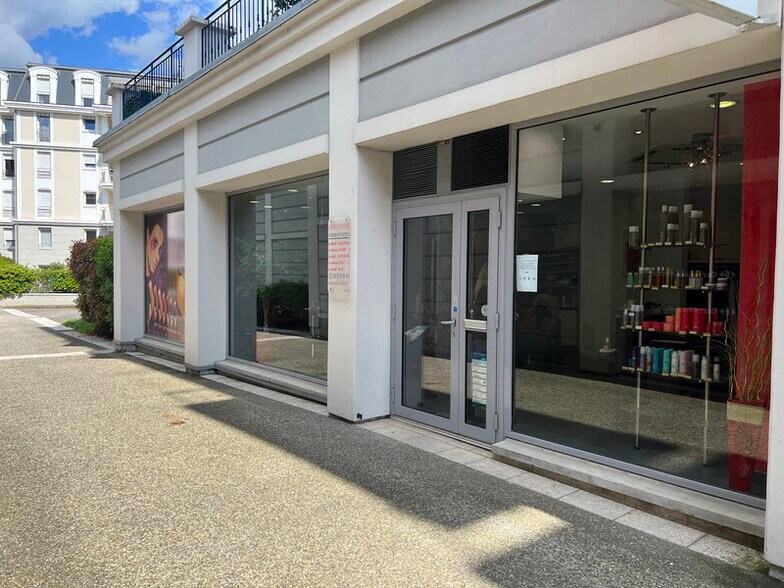 Local commercial dans Aix-les-Bains à vendre - Photo de l’immeuble – Image 1 sur 2