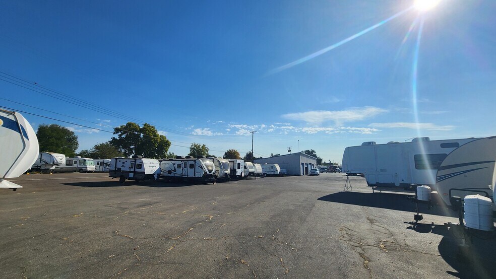 1051 El Camino Ave, Sacramento, CA à louer - Photo de l’immeuble – Image 3 sur 5