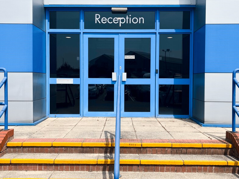 175 Meadow Ln, Loughborough à louer - Photo de l’immeuble – Image 2 sur 5