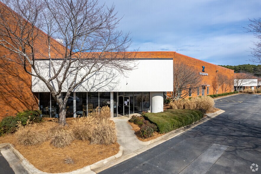 975 Old Norcross Rd, Lawrenceville, GA à louer - Photo principale – Image 1 sur 5