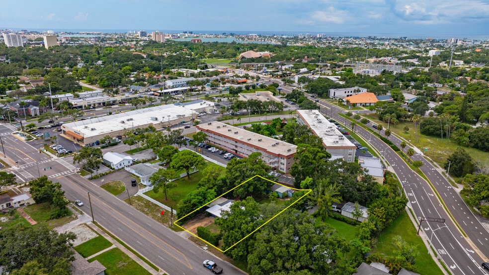 200 66th St N, Saint Petersburg, FL à vendre - Photo de l’immeuble – Image 3 sur 57