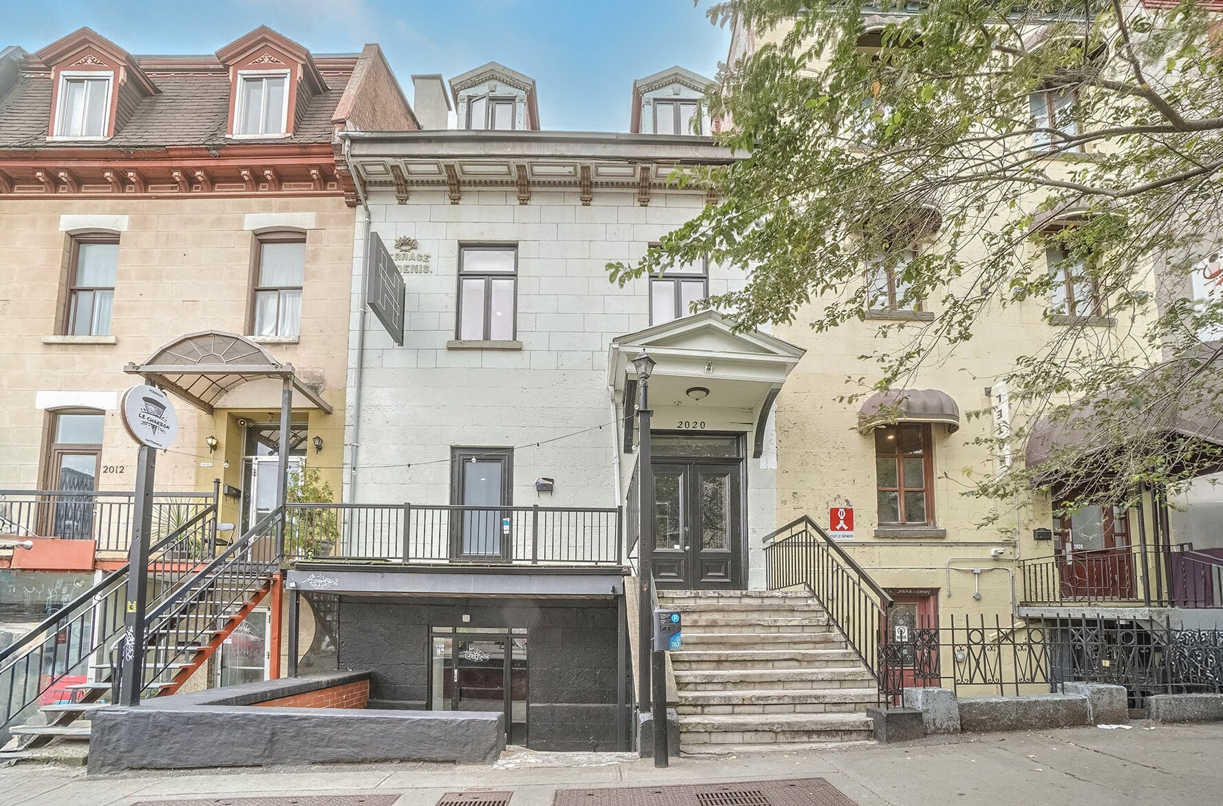 2018-2020 Rue Saint-Denis, Montréal, QC à vendre Photo de l’immeuble– Image 1 sur 4