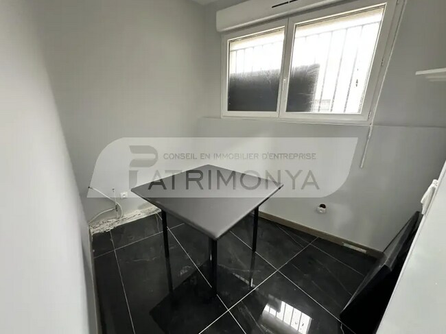 Plus de détails pour 10 Rue Lucia Tichadou, Marseille - Local commercial à louer