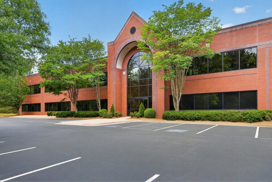 1357 Hembree Rd, Roswell, GA à louer - Photo de l’immeuble – Image 2 sur 18