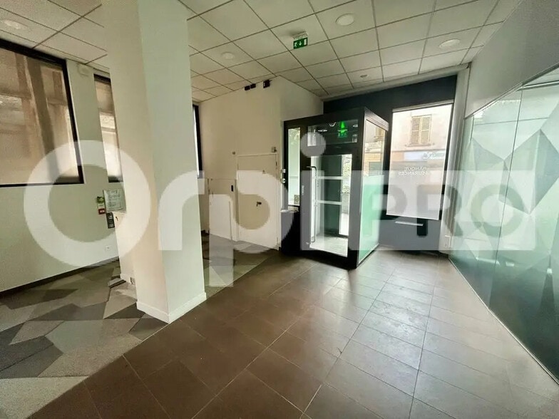 Local commercial dans Palaiseau à louer - Photo de l’immeuble – Image 3 sur 10