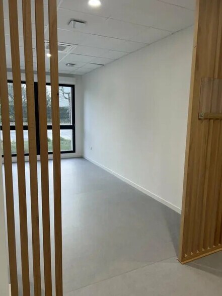 Bureau dans Fagnières à louer - Photo de l’immeuble – Image 3 sur 9