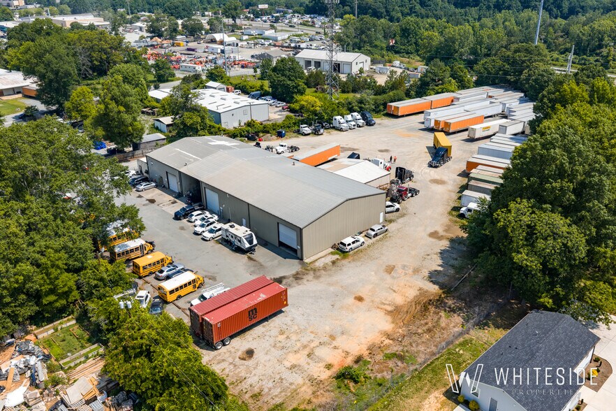 4420 Rozzelles Ferry Rd, Charlotte, NC à vendre - Photo de l’immeuble – Image 1 sur 8