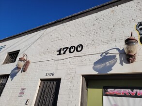 1700 Texas Ave, El Paso, TX à louer Photo de l’immeuble– Image 2 sur 2
