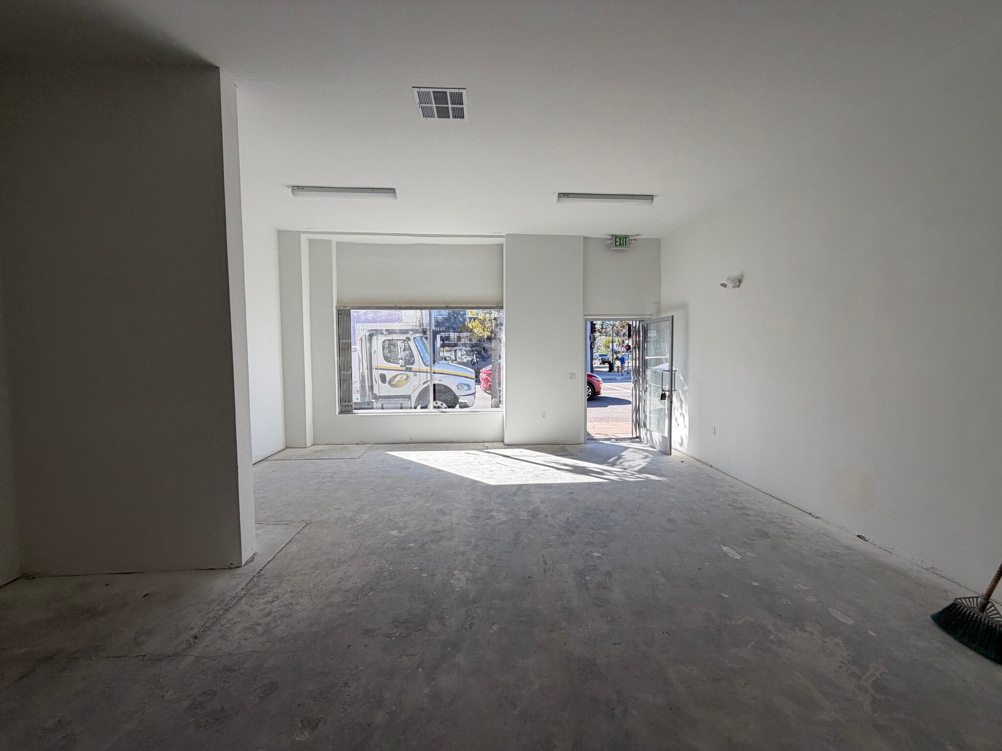 3300 Motor Ave, Los Angeles, CA à louer Photo intérieure– Image 1 sur 2