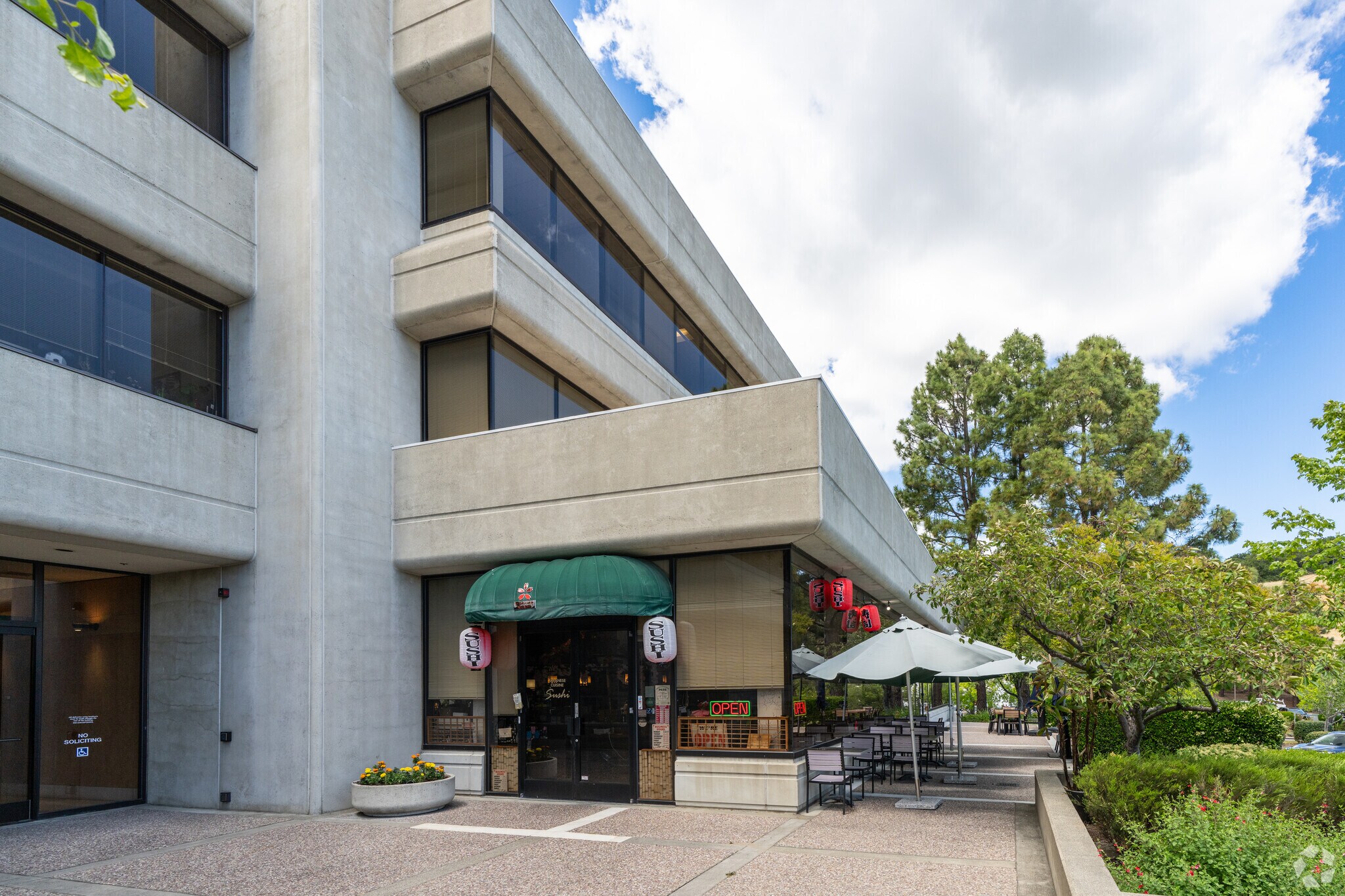 100 Smith Ranch Rd, San Rafael, CA à louer Photo principale– Image 1 sur 2