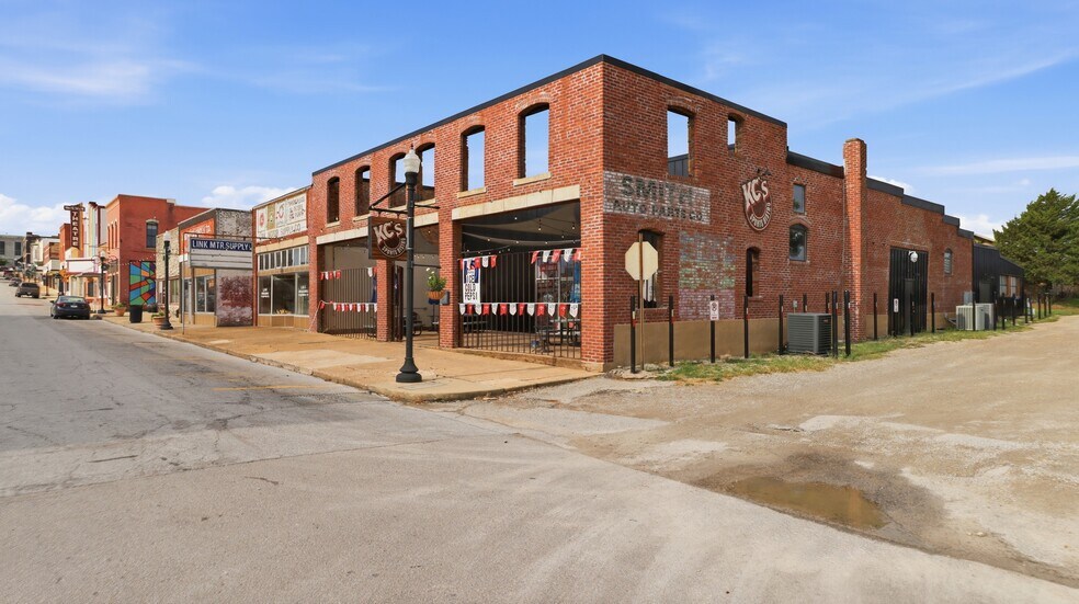 409 Washington Ave, West Plains, MO à vendre - Photo principale – Image 1 sur 34