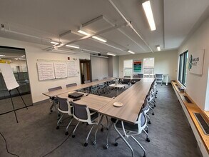 50 Hunt St, Watertown, MA à louer Photo intérieure– Image 1 sur 3