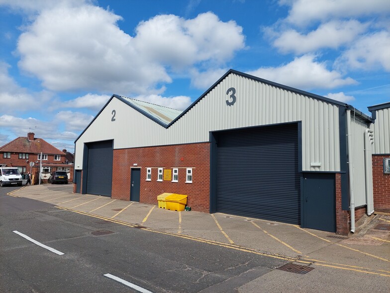 3 Church Ln, West Bromwich à louer - Photo de l’immeuble – Image 3 sur 13