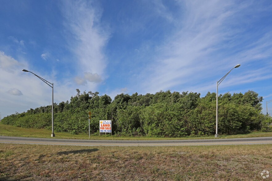 N Krome Ave, Hialeah, FL à vendre - Photo principale – Image 1 sur 11