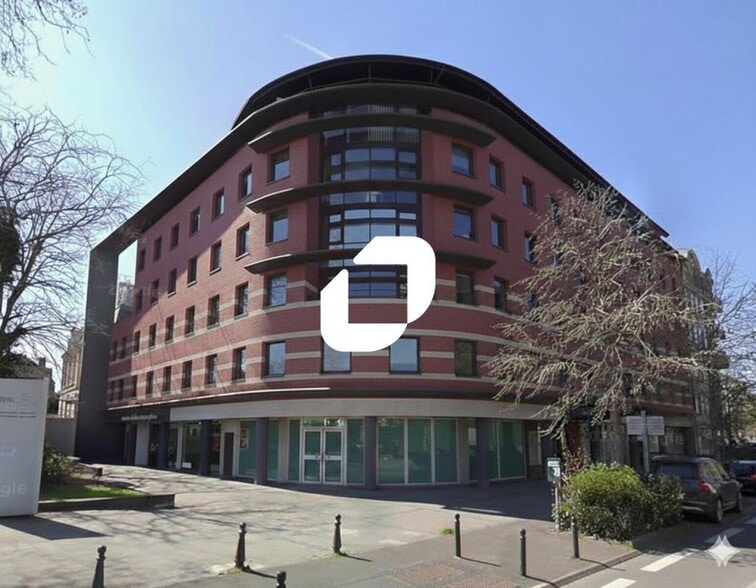 Bureau dans Melun à vendre - Photo de l’immeuble – Image 1 sur 7