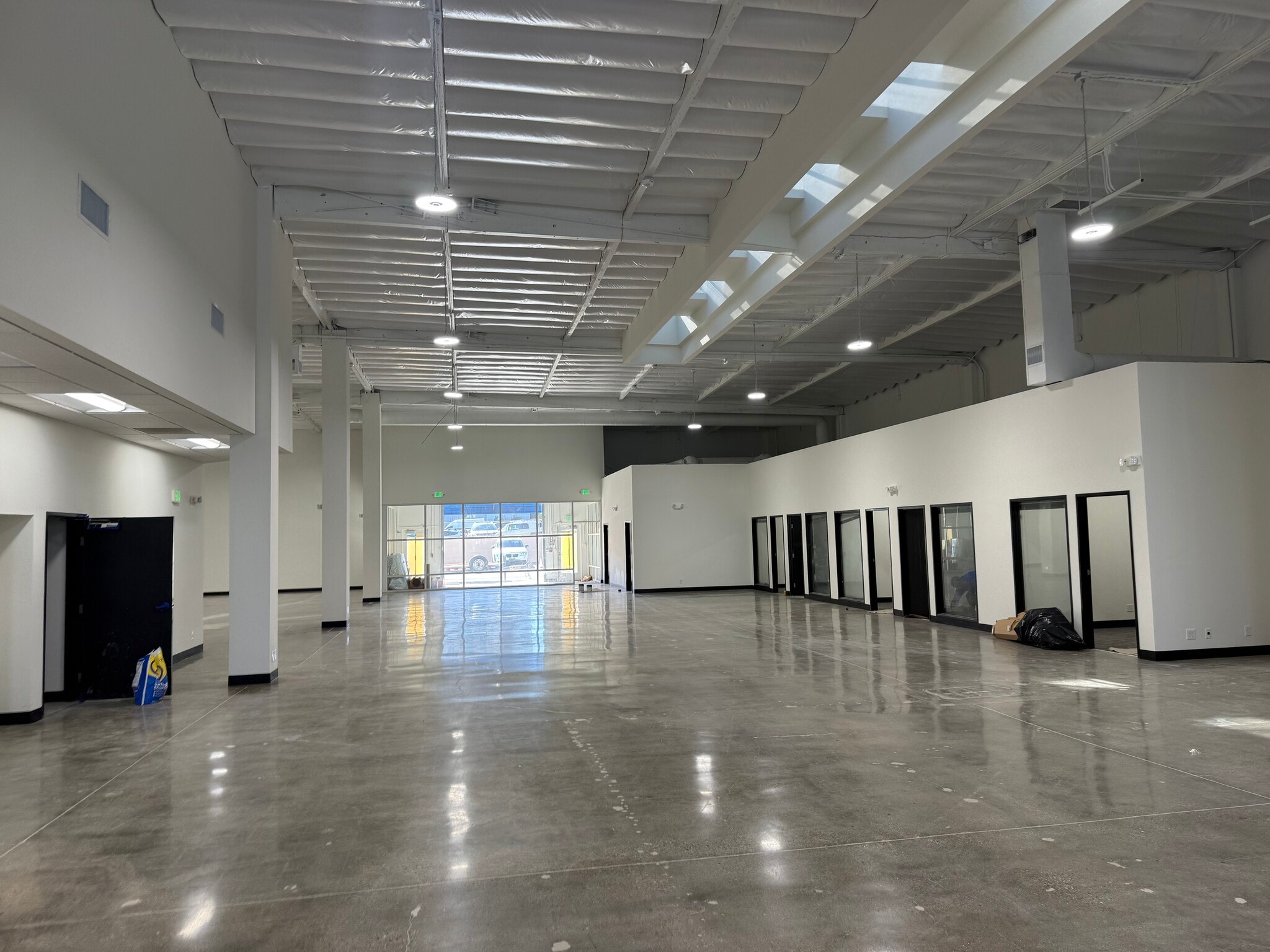 21200-21204 Erwin St, Woodland Hills, CA à louer Photo intérieure– Image 1 sur 1