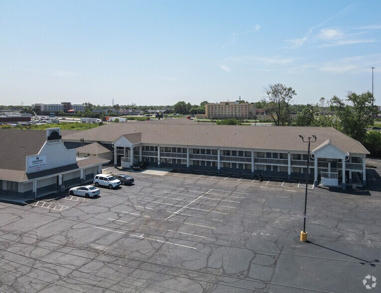 5151 Elmwood Ave, Indianapolis, IN à vendre - Photo de l’immeuble – Image 1 sur 6