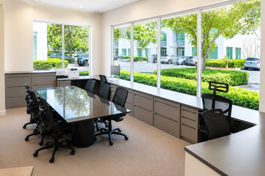 9631-9661 irvine center Dr, Irvine, CA à vendre - Photo de l’immeuble – Image 3 sur 26