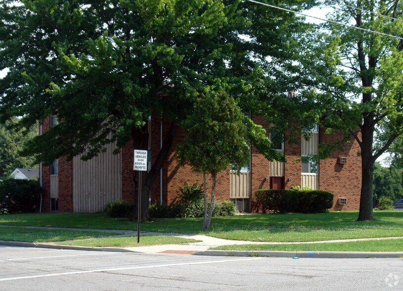 748 W Alexis Rd, Toledo, OH à vendre - Photo de l’immeuble – Image 2 sur 2