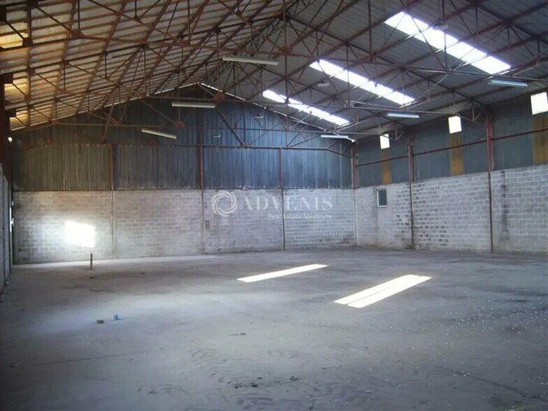 Local d’activités dans Yffiniac à louer - Photo de l’immeuble – Image 2 sur 5