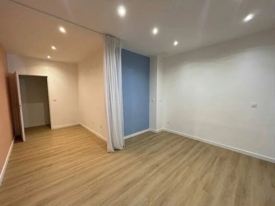 Local commercial dans Sainte-Maxime à louer Photo intérieure– Image 1 sur 4