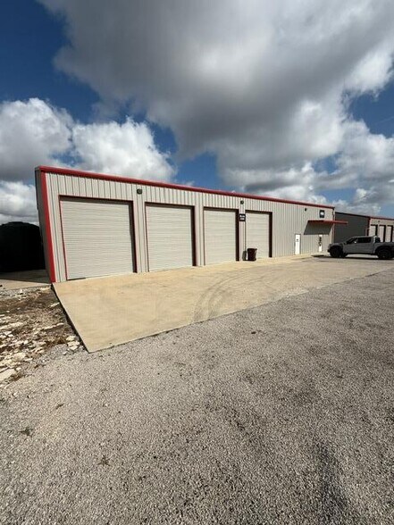 13673 Fitzhugh Rd, Austin, TX à louer - Photo de l’immeuble – Image 2 sur 18