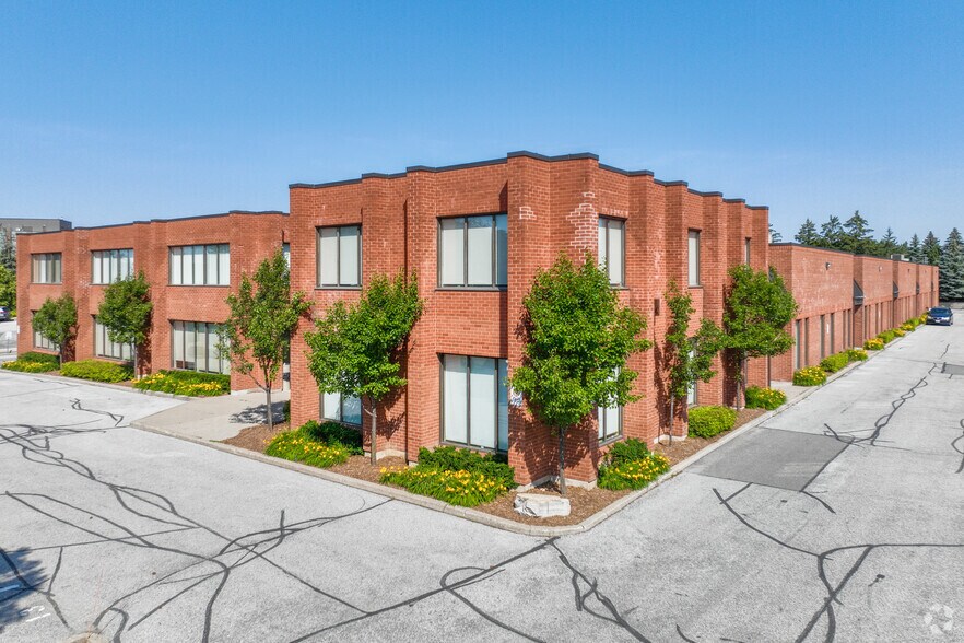 110 Jardin Dr, Concord, ON à louer - Photo principale – Image 1 sur 6