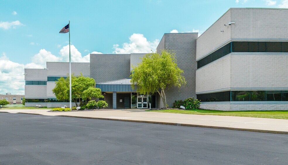 4500 Munson St, Canton, OH à louer - Photo de l’immeuble – Image 2 sur 9
