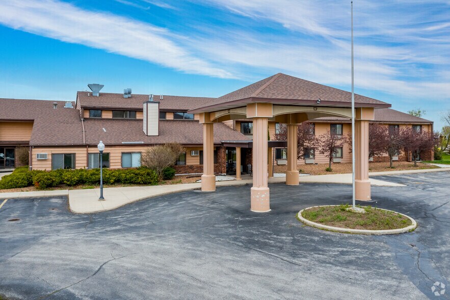 600 N Main St, Sheboygan Falls, WI à louer - Photo de l’immeuble – Image 3 sur 8