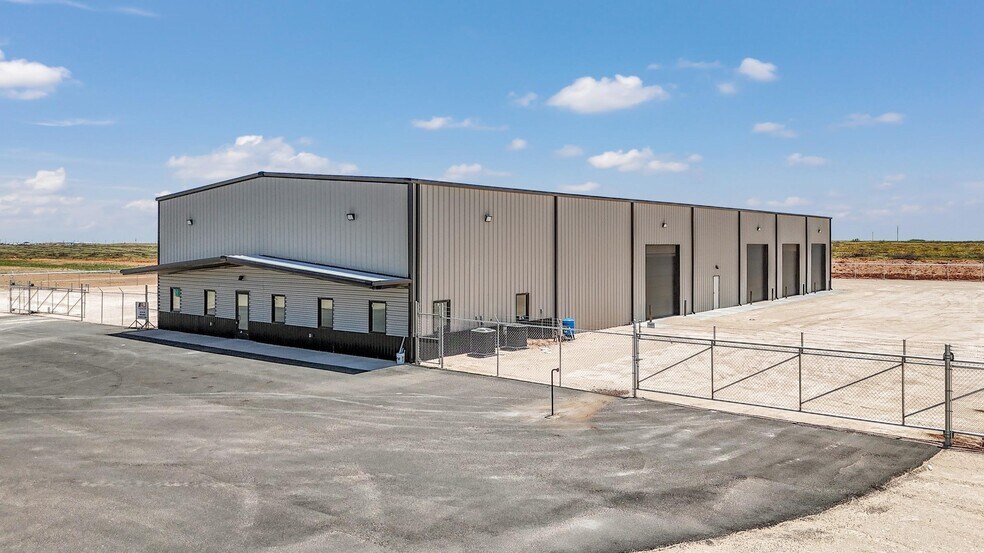 5801 CR-135, Midland, TX à louer - Photo de l’immeuble – Image 2 sur 12