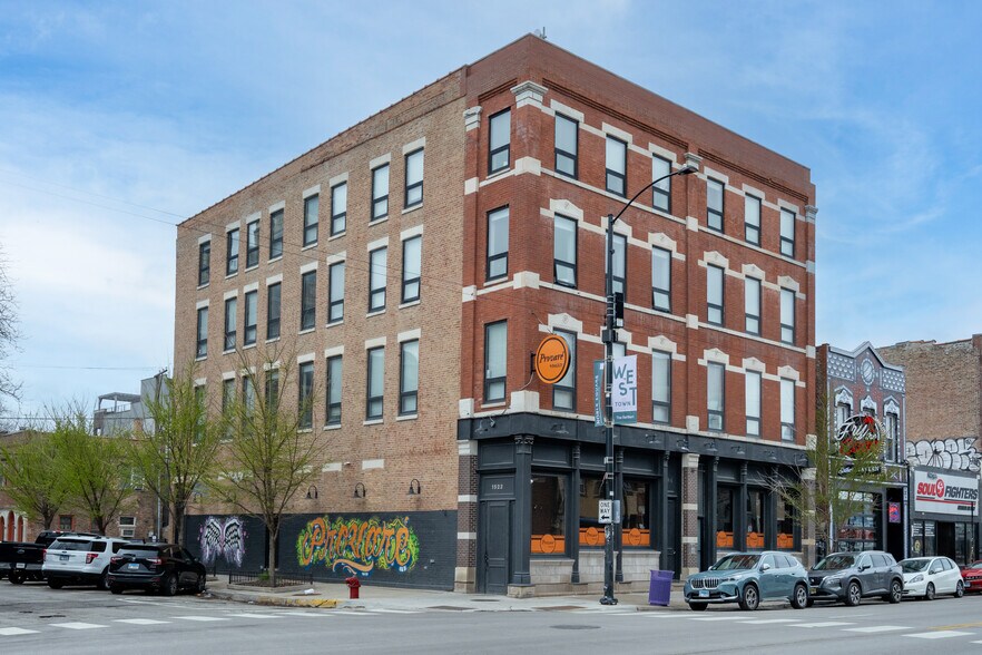 1523 W Chicago Ave, Chicago, IL à vendre - Photo de l’immeuble – Image 2 sur 24
