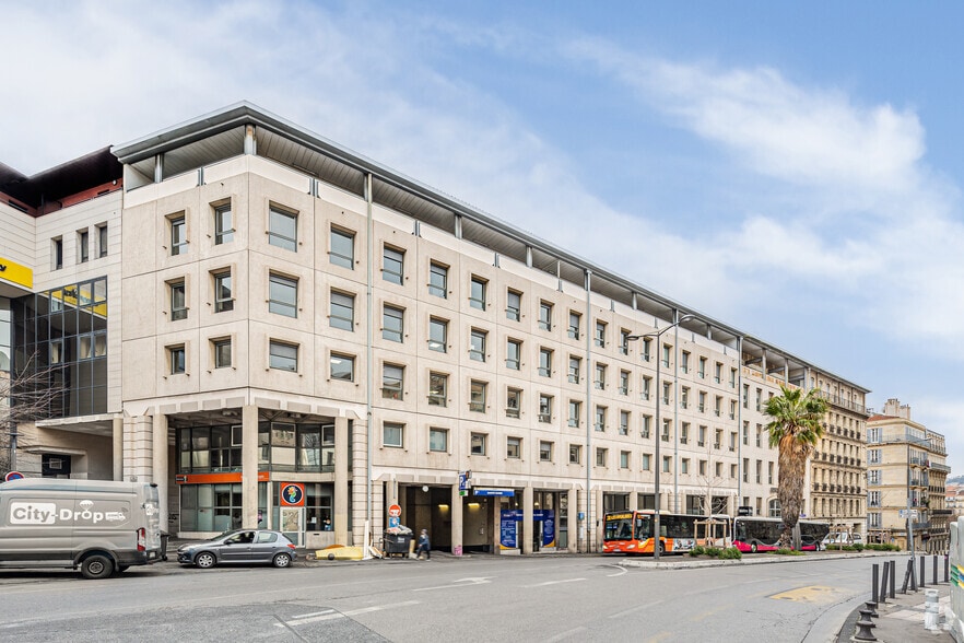 8-10 Rue Sainte Barbe, Marseille à louer - Photo de l’immeuble – Image 2 sur 3