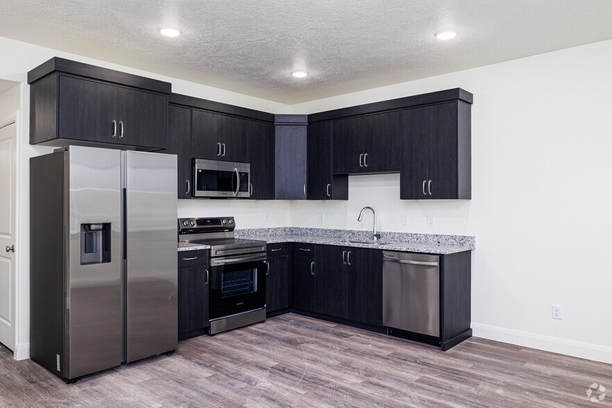 36 W 1600 N, Sunset, UT à vendre - Photo intérieure – Image 2 sur 47
