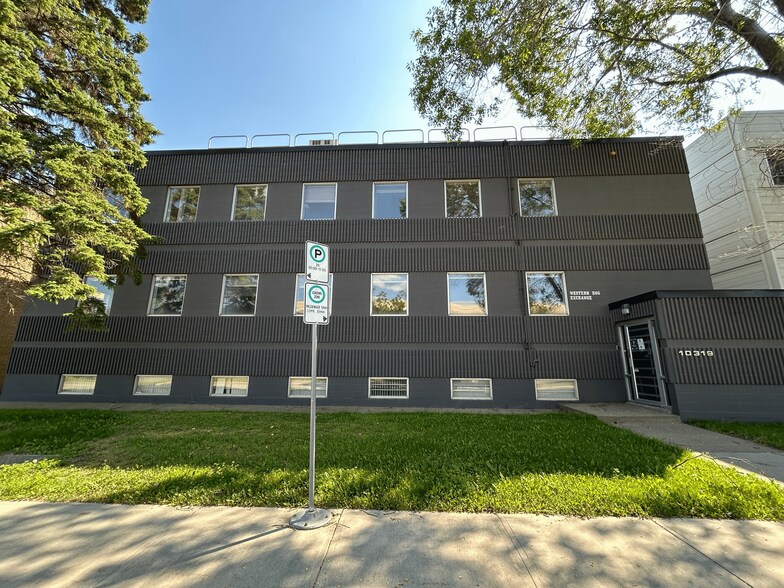 10319 Princess Elizabeth Ave, Edmonton, AB à louer - Photo de l’immeuble – Image 2 sur 6