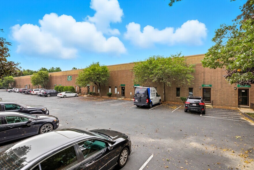 65 Mathewson Dr, Weymouth, MA à louer - Photo de l’immeuble – Image 1 sur 6