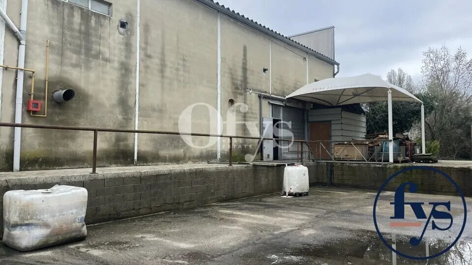 Local d’activités dans Décines-Charpieu à louer - Photo de l’immeuble – Image 3 sur 5