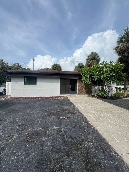 16931 NE 6th Ave, North Miami Beach, FL à louer - Photo de l’immeuble – Image 3 sur 13