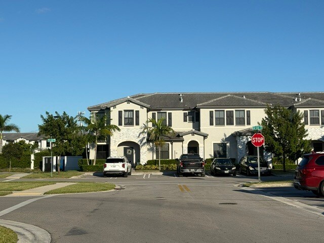 28730 SW 132nd Ct, Homestead, FL à vendre - Photo principale – Image 1 sur 13