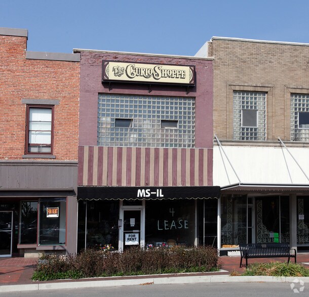 105 N Broadway St, Greensburg, IN à vendre - Photo de l’immeuble – Image 2 sur 2