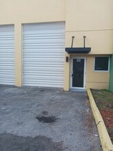 3190 S State Road 7, Miramar, FL à louer Photo de l’immeuble– Image 1 sur 5
