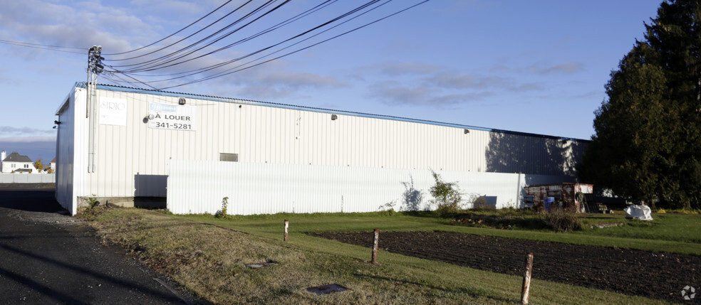 1065 Av des Perron, Laval, QC à louer - Photo principale – Image 1 sur 5