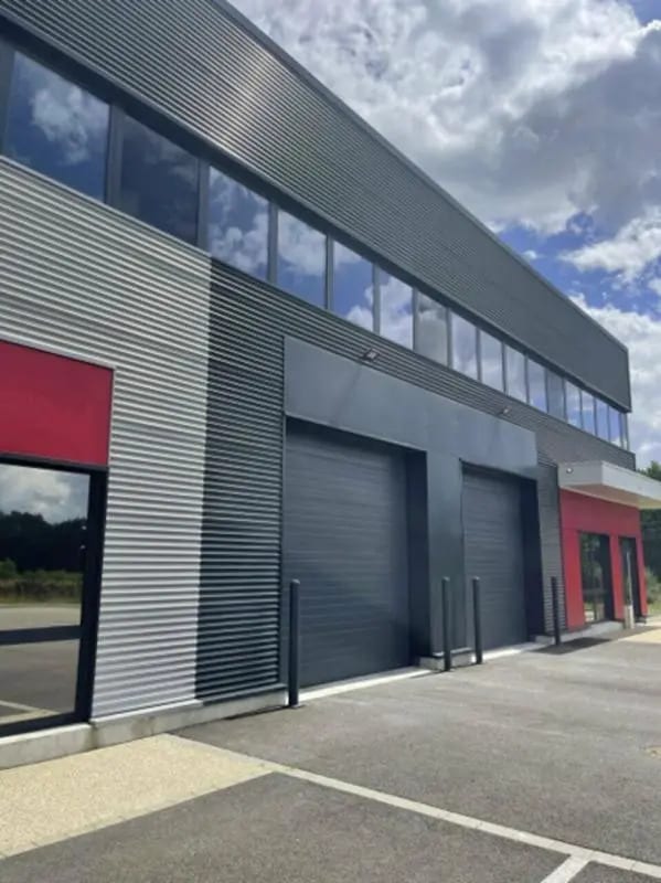 Plus de détails pour Local d'activités à louer