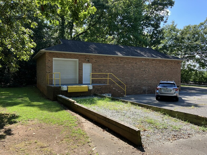 151 Lee St, Forest City, NC à louer - Photo de l’immeuble – Image 1 sur 11