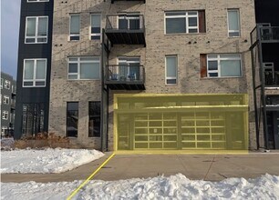 1482 S 84th St, West Allis, WI à louer Photo de l’immeuble– Image 1 sur 1